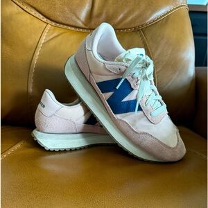 Women’s New Balance 237. EUC, smoke free home, size 9